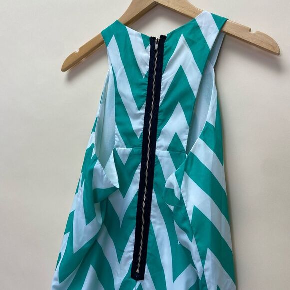 Cocolove Green Sleeveless Chevron Halter Mini Dress Size L Lined Back Zip - Picture 6 of 9